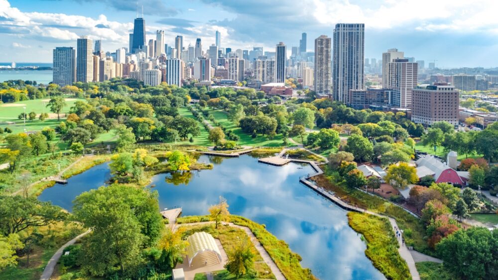 Is Chicago Worth Visiting? Pros, Cons & Top Tips (2025)